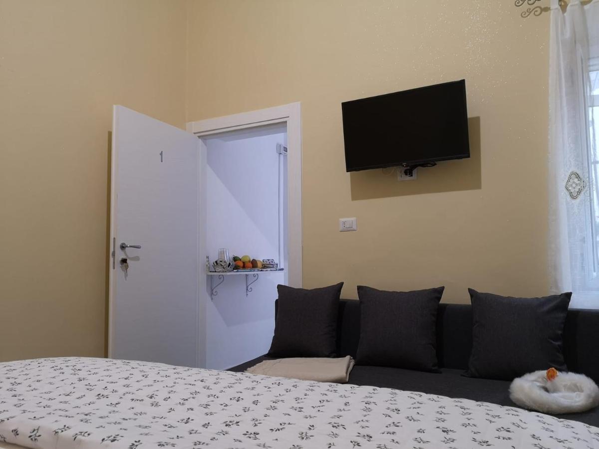 Il Faro 17 Bed & Breakfast Taranto Exterior photo